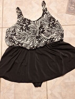Catherines Black and White Swimdress Size 28W